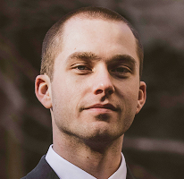 Thomas Whitfield analista de trading experto en mercados de criptomonedas